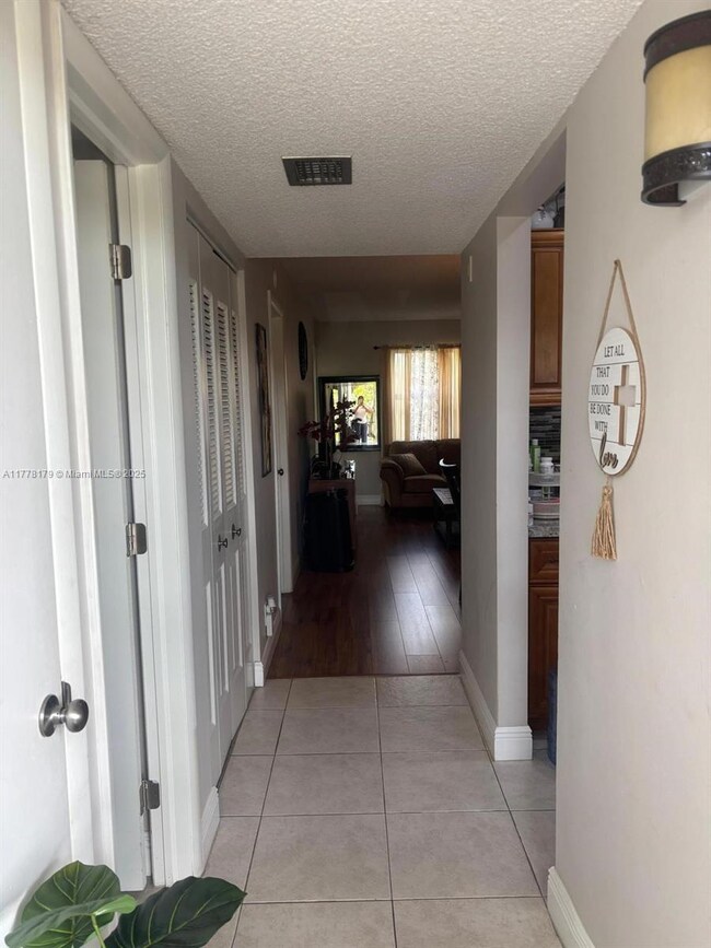 151 Berkley Rd unit 206, Hollywood, FL 33024 - photo 3