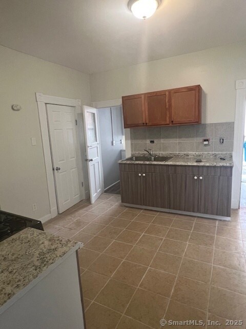 118 E Farm St unit 1, Waterbury, CT 06704 - photo 5