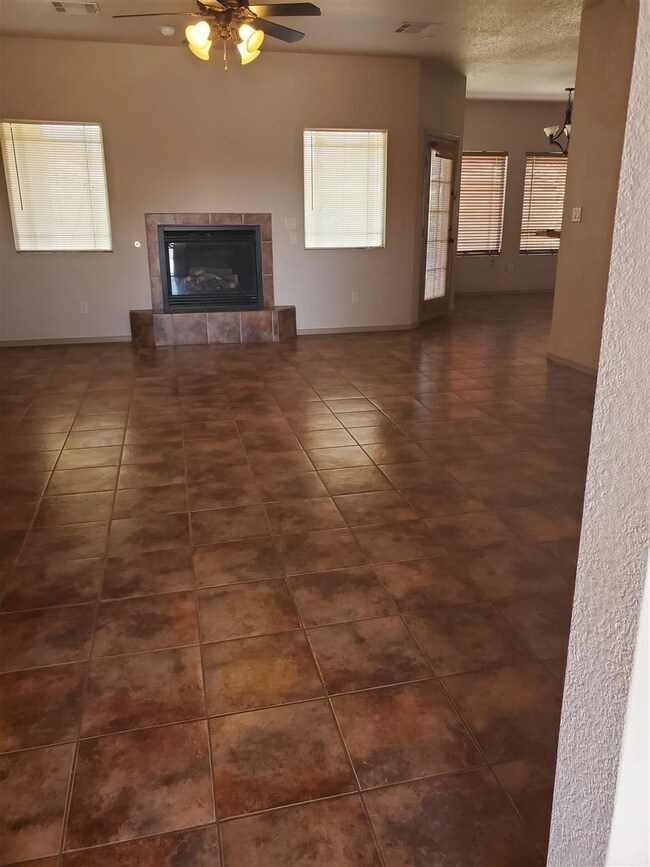 951 Hermoso El Sol, Alamogordo, NM 88310 - photo 2