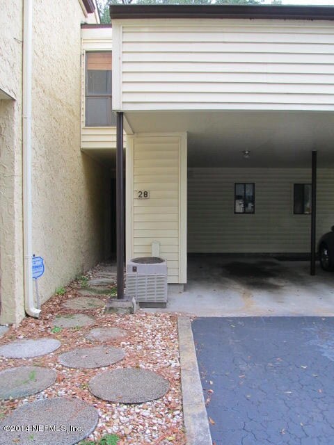 LIVING ROOM & SLIDING DOOR