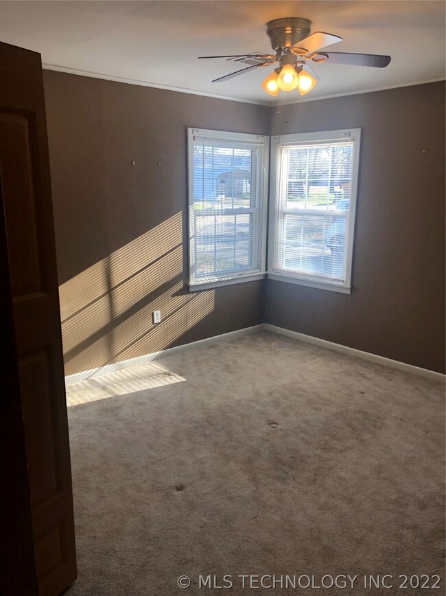 313 E Falletti Ave, Claremore, OK 74017 - photo 7