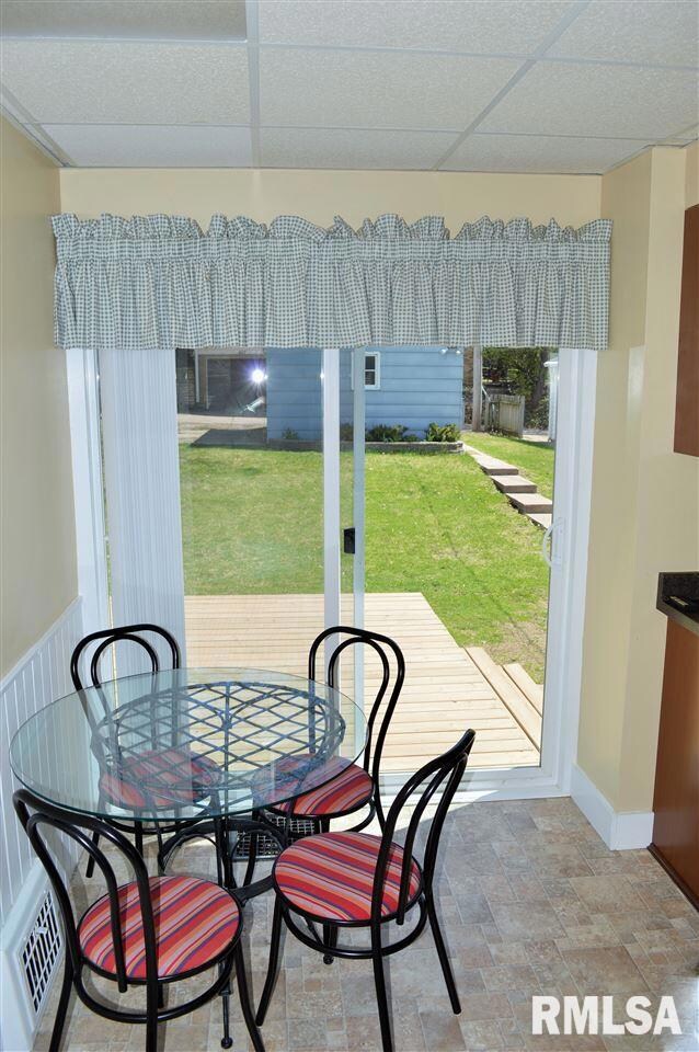 2507 N Myrtle St, Davenport, IA 52804 - photo 6