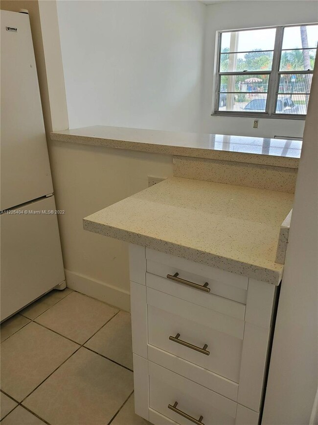 296 Camden M, West Palm Beach, FL 33417 - photo 3