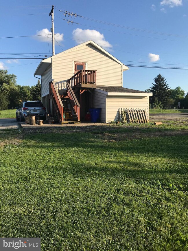 135 Neiffer Rd, Royersford, PA 19468 - photo 7