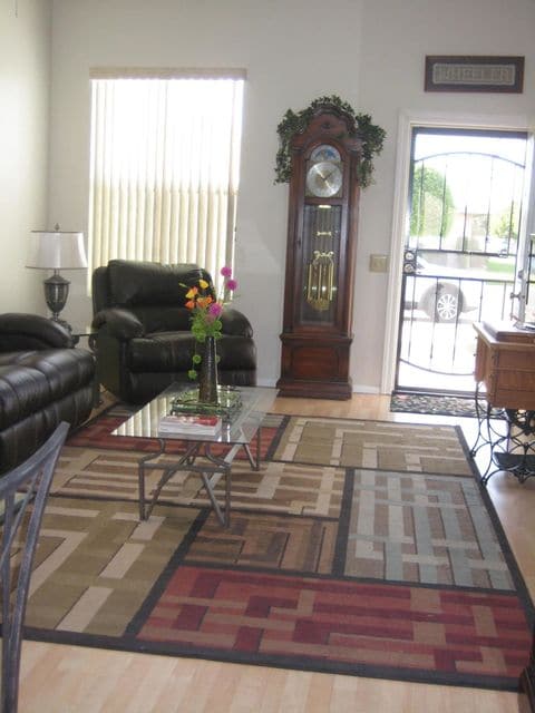LIVING ROOM/FRONT DOOR ENTRY