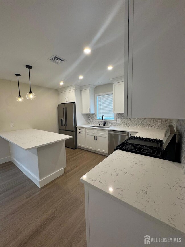 412 W Chestnut Ave, Metuchen, NJ 08840 - photo 2