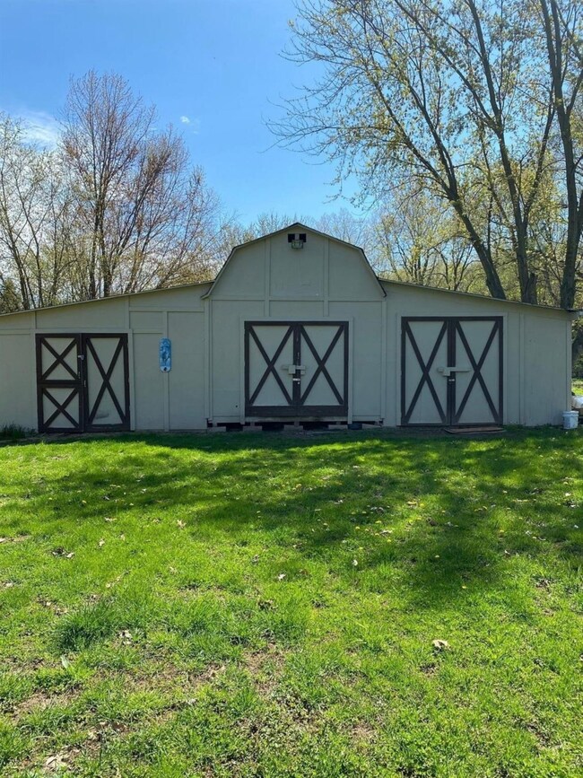 1224 E 500 S, La Porte, IN 46350 - photo 2