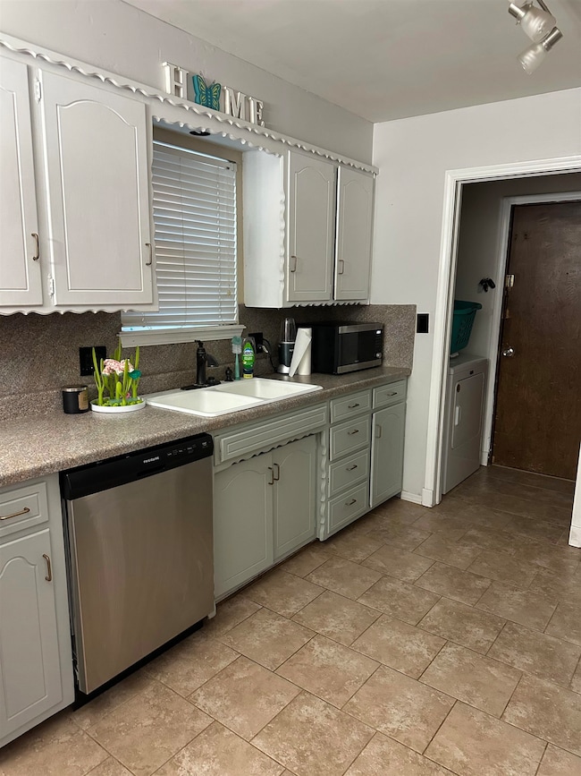 3905 Oakcrest Ave, Enid, OK 73703 - photo 4