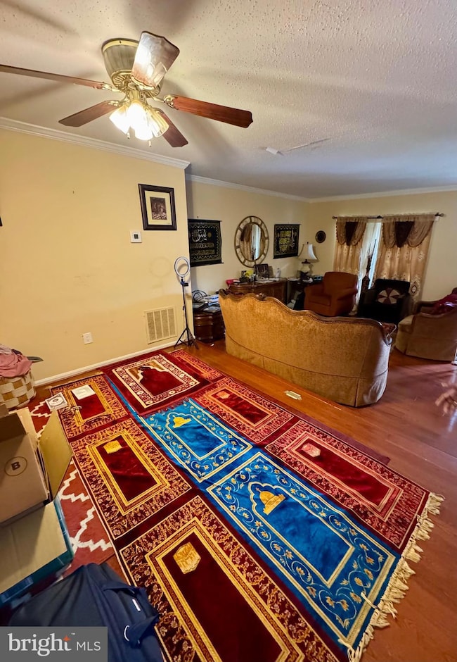 14738 Mcknew Rd, Burtonsville, MD 20866 - photo 2