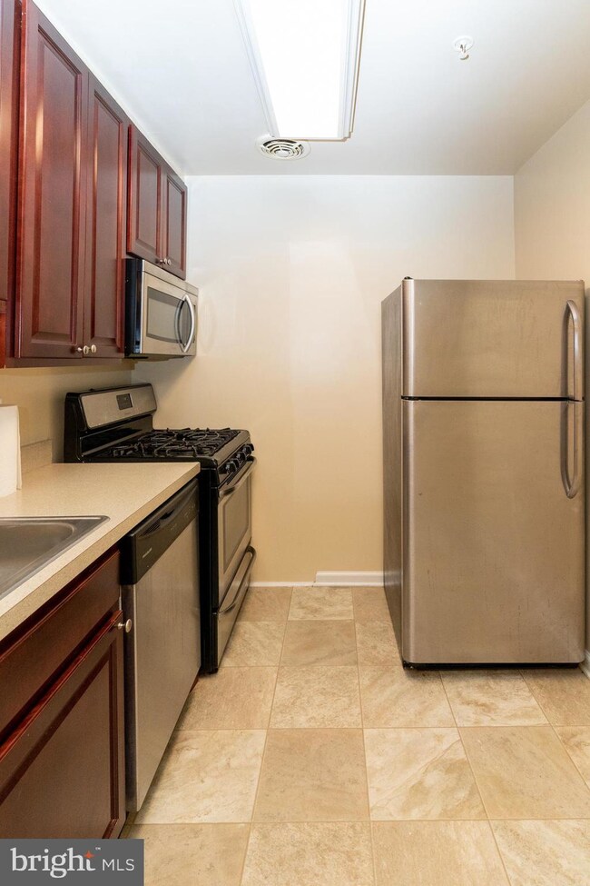 5213 Newton St unit 103, Bladensburg, MD 20710 - photo 6