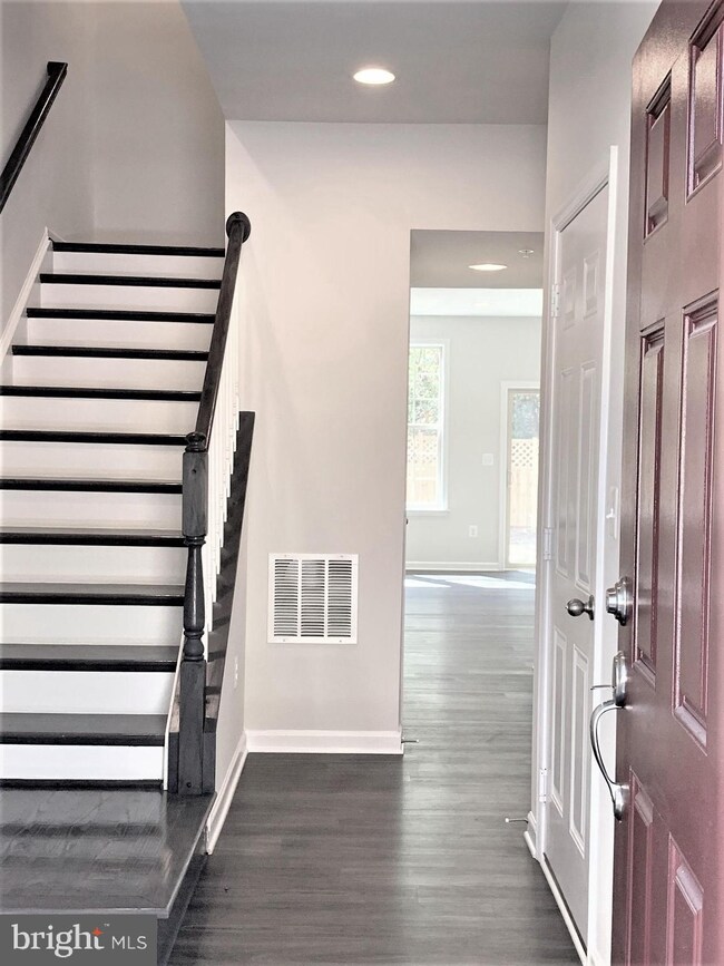 8229 Hollow Ct, Severn, MD 21144 - photo 5