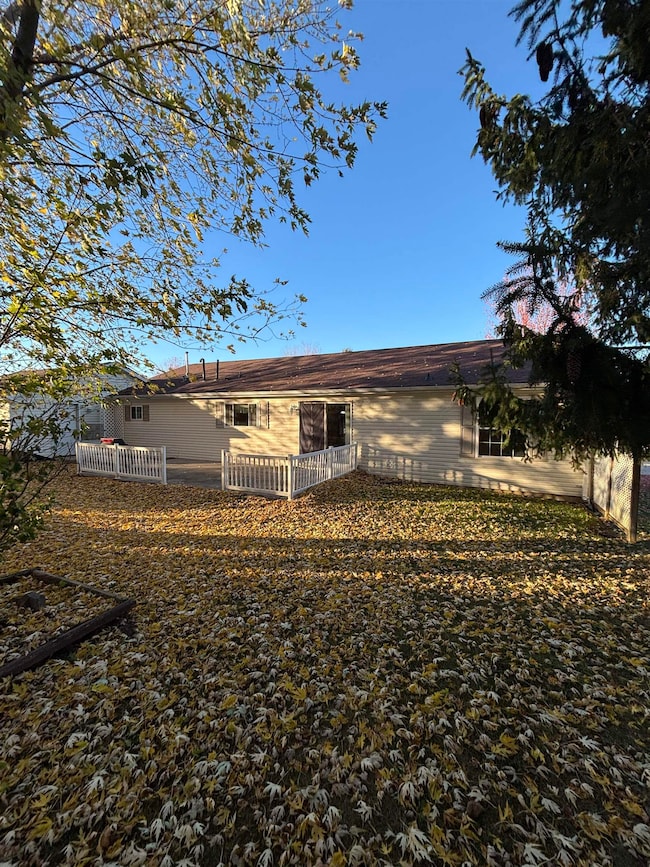 5647 Buttercup Ln, Machesney Park, IL 61115 - photo 3