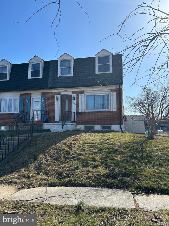 3250 Ryerson Cir, Halethorpe, MD 21227 - photo 2