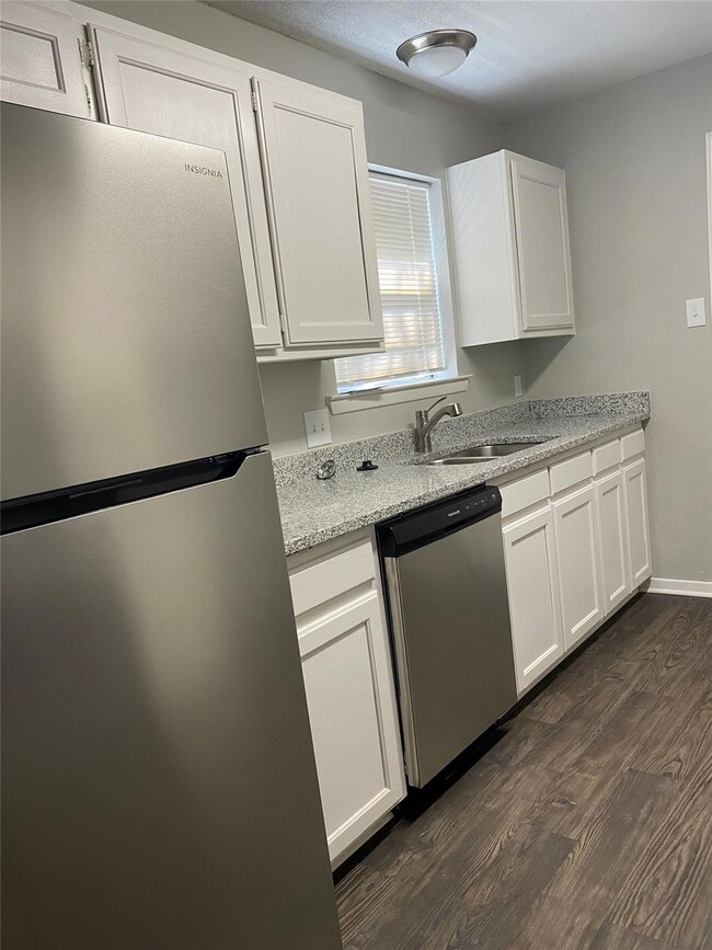 1302 Berry Dr unit A, Cleburne, TX 76033 - photo 4