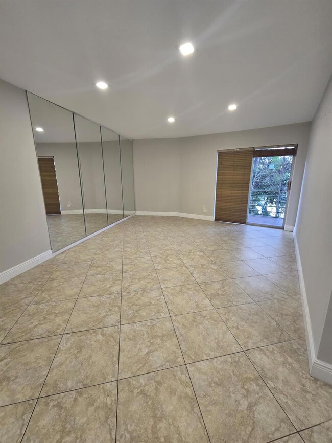 4121 Stirling Rd unit 205, Davie, FL 33314 - photo 7