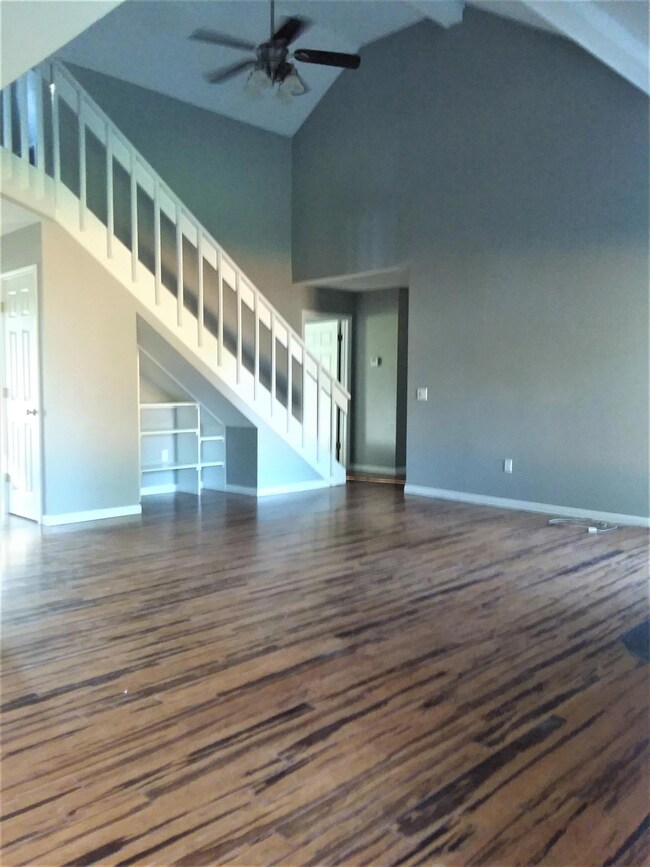 146 S Killingsworth Ave, Bolivar, MO 65613 - photo 4