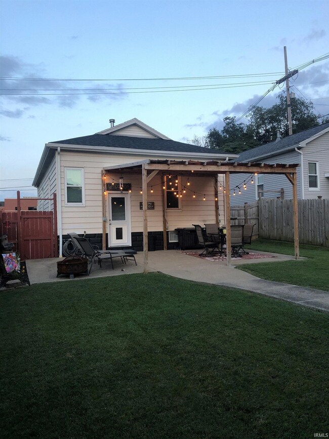 303 S LeMcKe Ave, Evansville, IN 47712 - photo 2