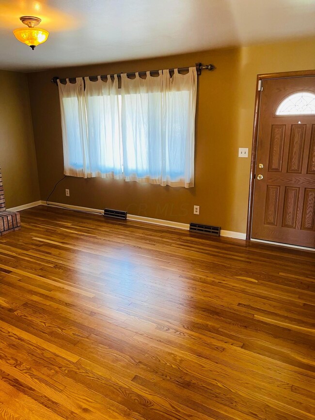 1381 Evaline Dr, Columbus, OH 43224 - photo 6