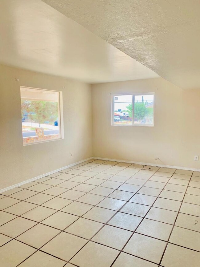 1129 Hawaii St, El Paso, TX 79915 - photo 3