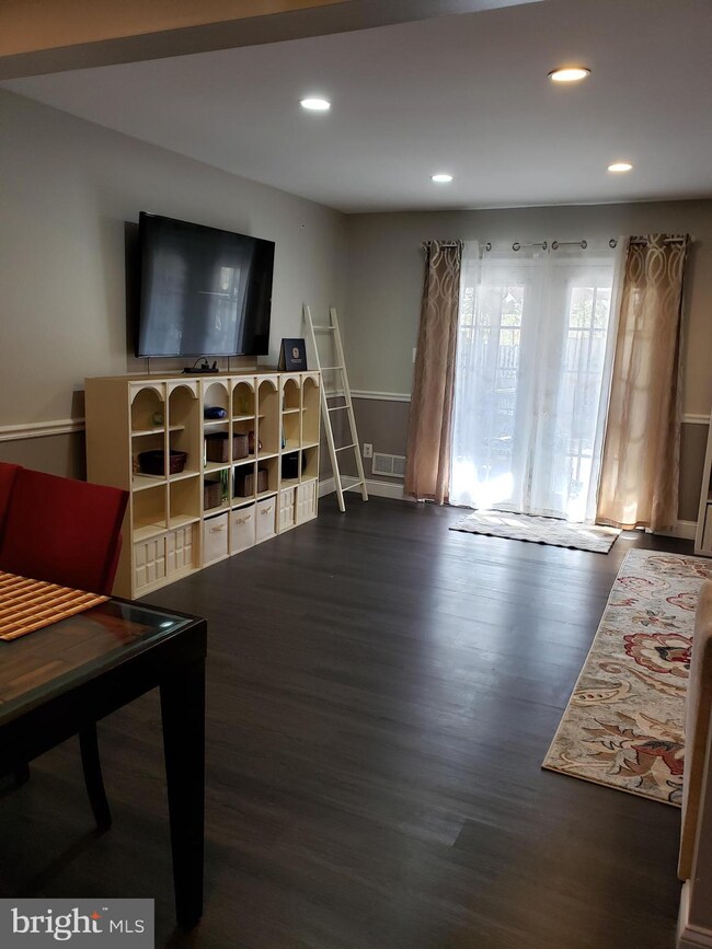 2918 Williamsburg Ct, Woodbridge, VA 22191 - photo 3