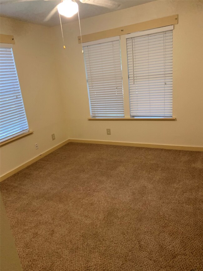 306 Epps St, Tomball, TX 77375 - photo 7