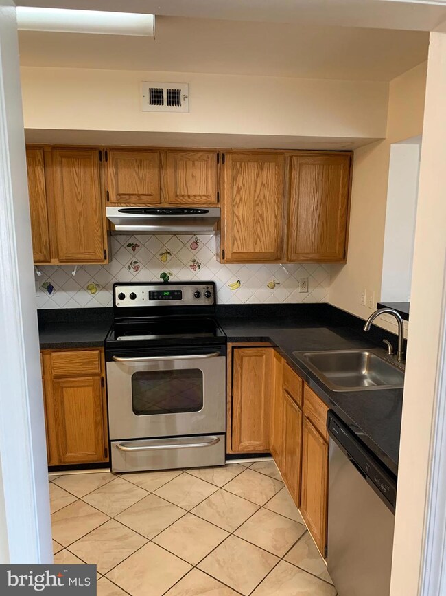 19946 Gateshead Cir, Germantown, MD 20876 - photo 4