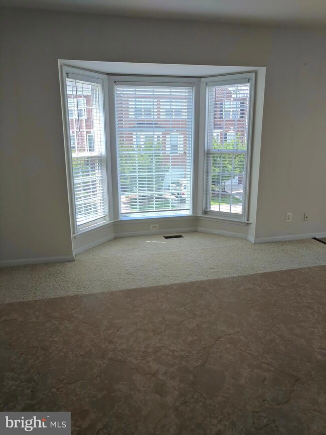 8901 Singleleaf Cir, Lorton, VA 22079 - photo 3