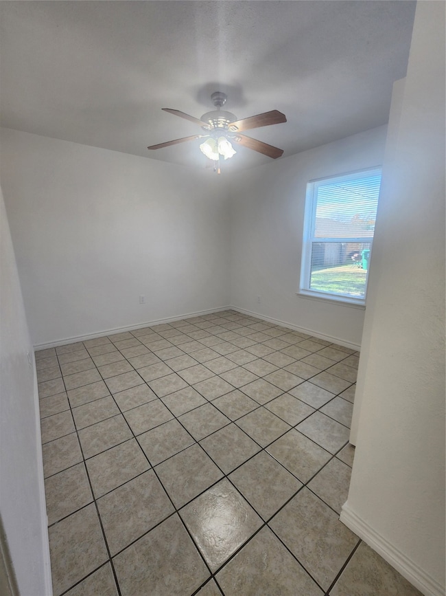 3900 Camelot St unit D, Denton, TX 76209 - photo 7