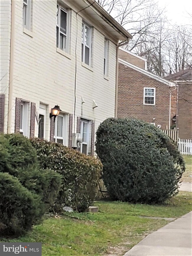 9665 Hagel Cir unit E, Lorton, VA 22079 - photo 6