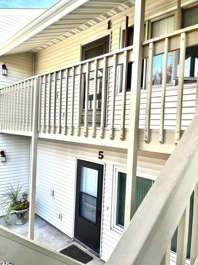 30 Coventry Ln, Muscatine, IA 52761 - photo 2