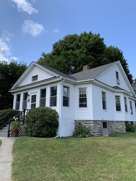 14 Forsberg St, Worcester, MA 01607 - photo 2