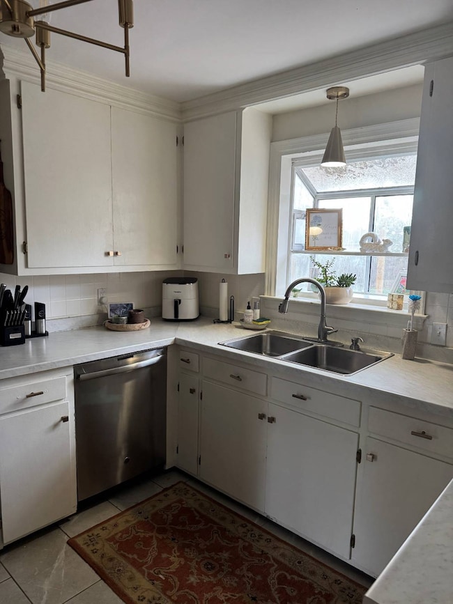 1305 Myrtle St, Greenwood, MS 38930 - photo 3