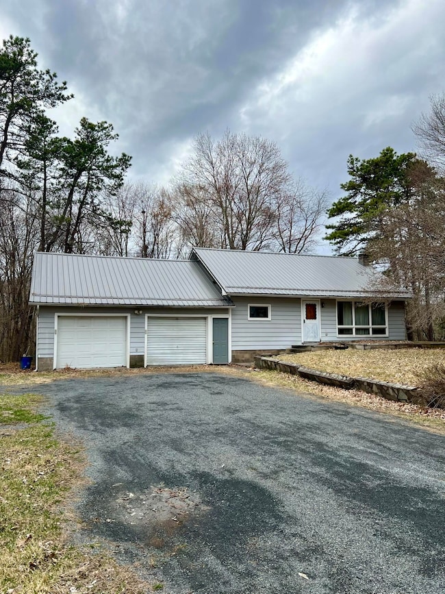 Welcome to 697 Wooddale Rd