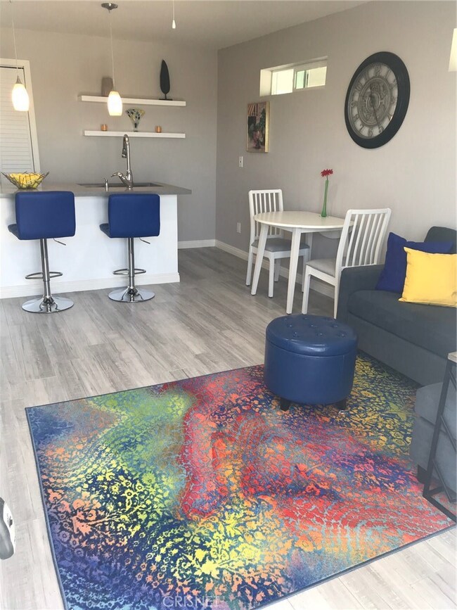 5131 Medina Rd, Woodland Hills, CA 91364 - photo 4