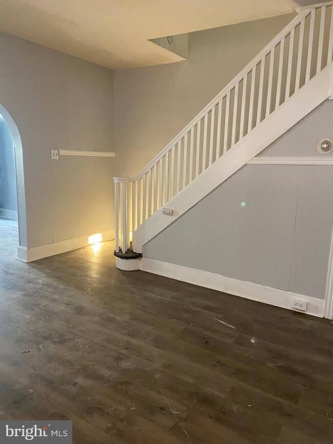 524 Pine St, Darby, PA 19023 - photo 2