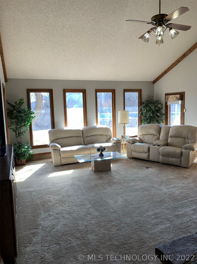 3100 Camelot Dr, Bartlesville, OK 74006 - photo 6