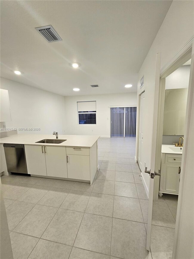 27669 SW 155th Ave unit 2, Homestead, FL 33032 - photo 6