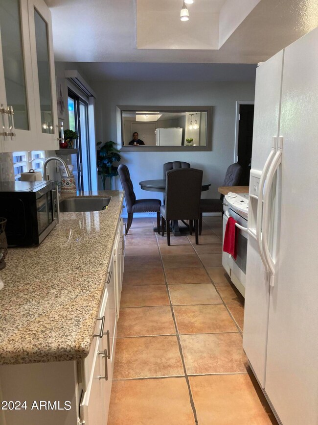 10407 N 11th St unit 3, Phoenix, AZ 85020 - photo 3