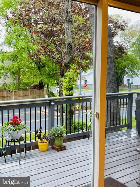 1718 Gaffney Ct, Crofton, MD 21114 - photo 3