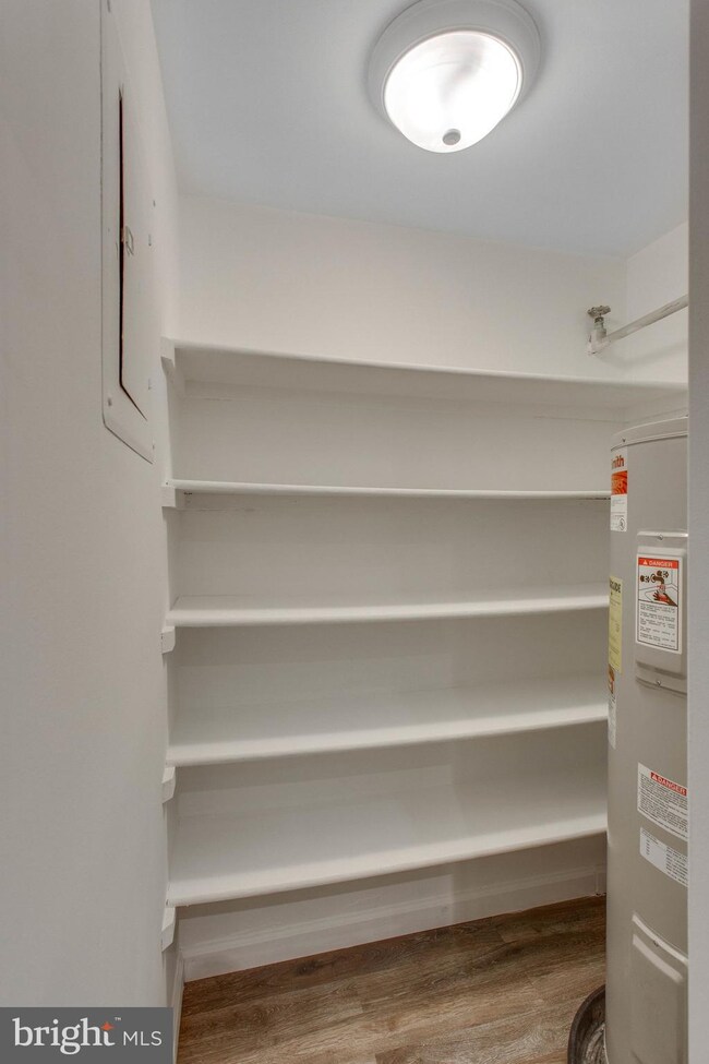 5914 Cove Landing Rd unit 301, Burke, VA 22015 - photo 6