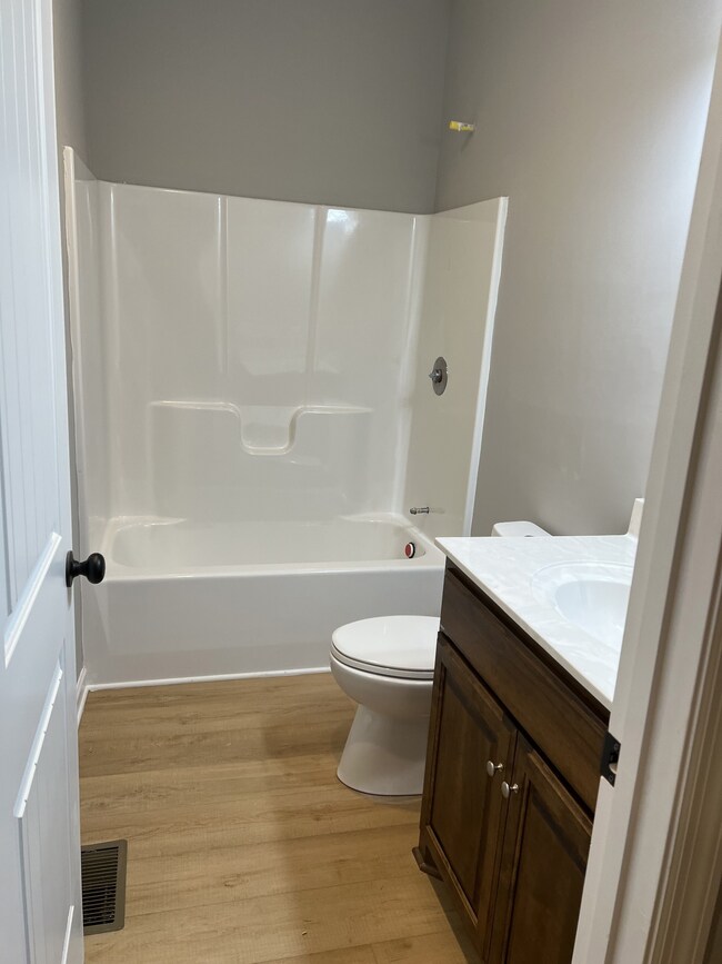 125 Stroud Dr, Manchester, TN 37355 - photo 4