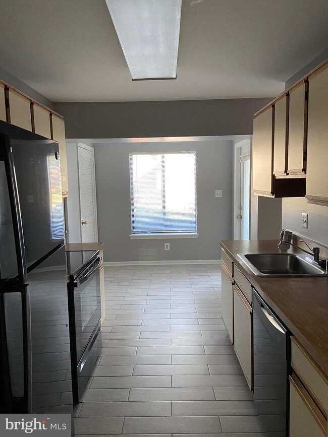 9574 Jayhawk Terrace unit 104, Manassas, VA 20110 - photo 3