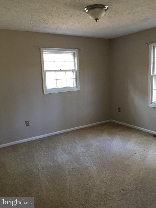 6306 Shannon Ct, Warrenton, VA 20187 - photo 6