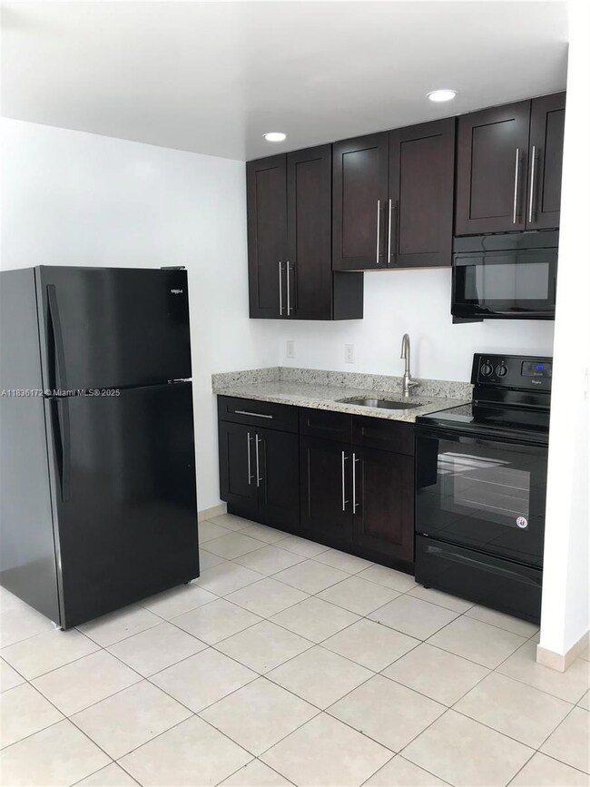 236 SE 9th Ave unit 4, Pompano Beach, FL 33060 - photo 4