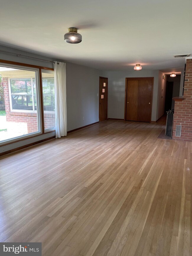 21 E Loudoun St, Round Hill, VA 20141 - photo 7