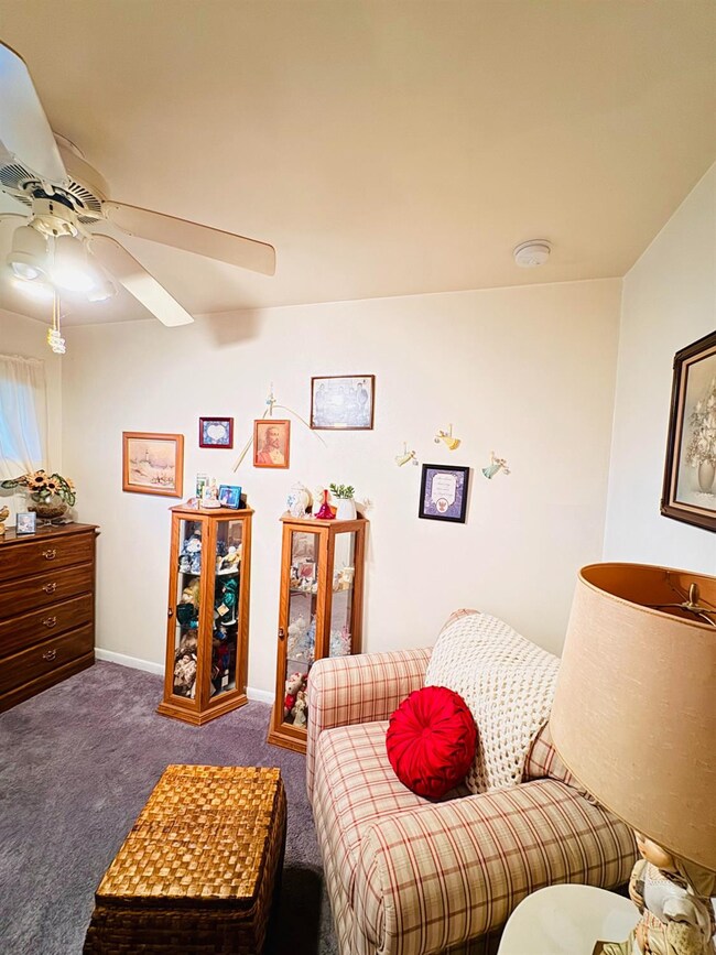 555 W Pine St, Griffith, IN 46319 - photo 6