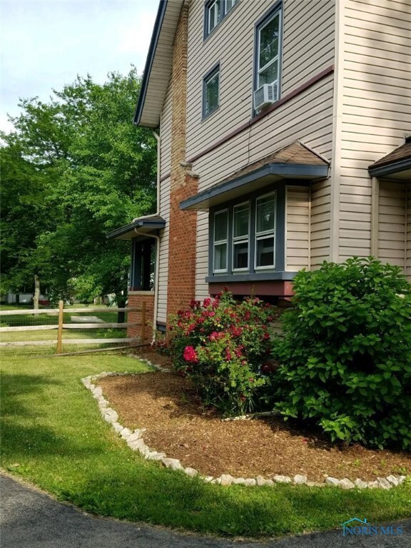 Beautiful flower beds all around!