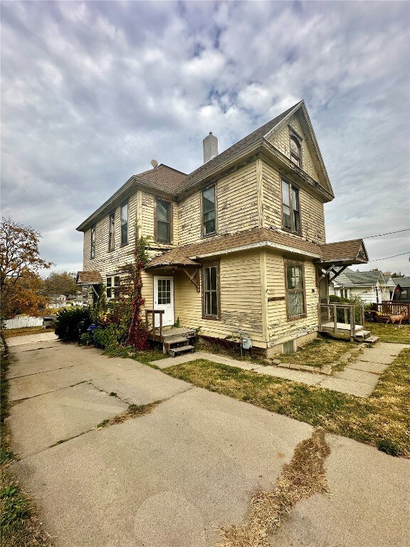 506 27th Ave SW, Cedar Rapids, IA 52404 - photo 2