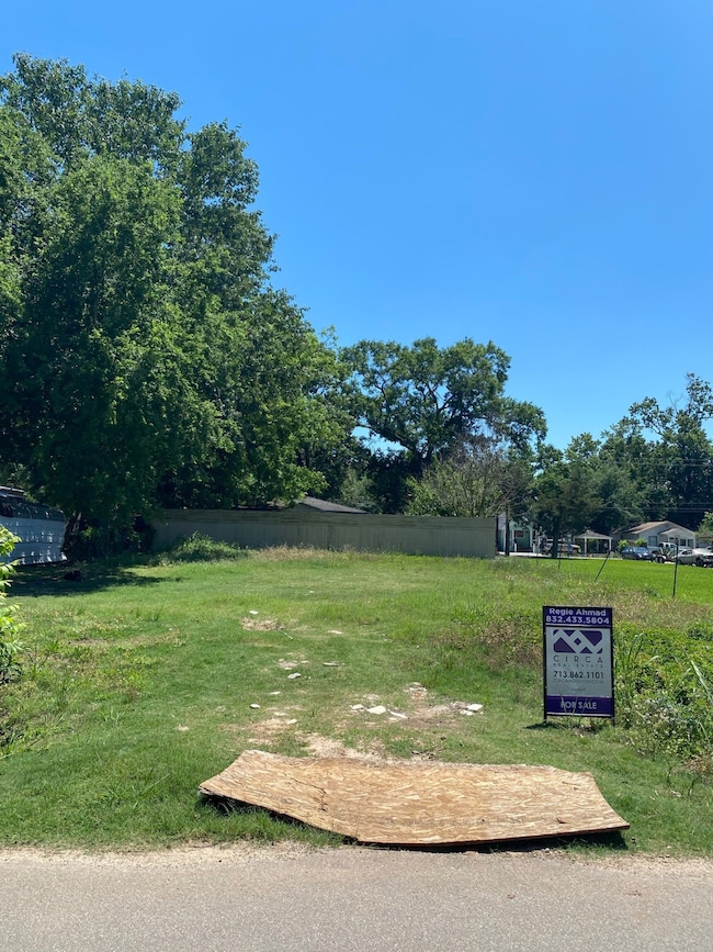 4921 Golden Forest St, Houston, TX 77091 - photo 3