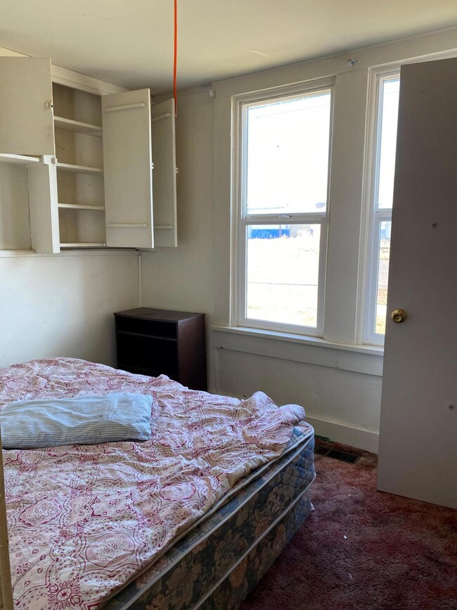 248 S Broad St, Klamath Falls, OR 97601 - photo 7